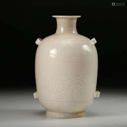 CHINESE DING YAO PORCELAIN VASE