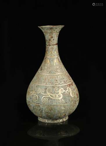 CHINESE BRONZE VASE WITH ARCHAIC STYLE DESIGN