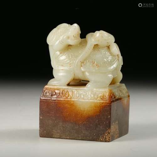 CHINESE WHITE JADE CARVED BEAST SEAL