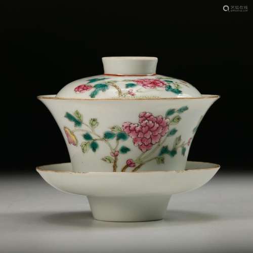 CHINESE FAMILLE ROSE PORCELAIN TEA COVER BOWL