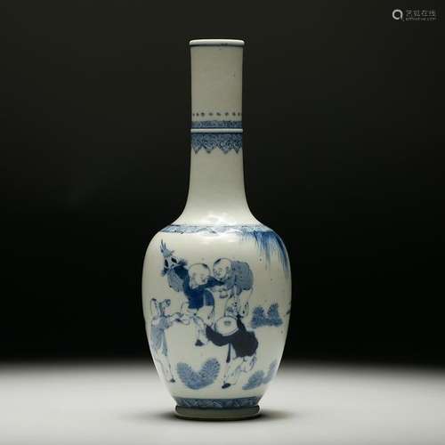 CHINESE BLUE WHITE PORCELAIN VASE