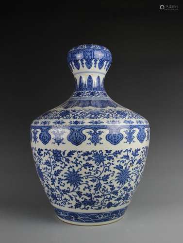 CHINESE BLUE WHITE PORCELAIN VASE