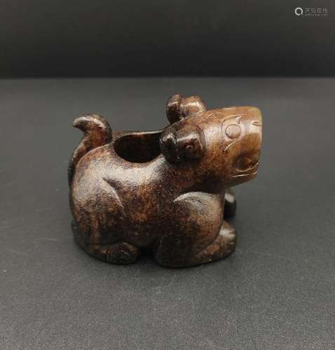 CHINESE ARCHAIC JADE BEAST