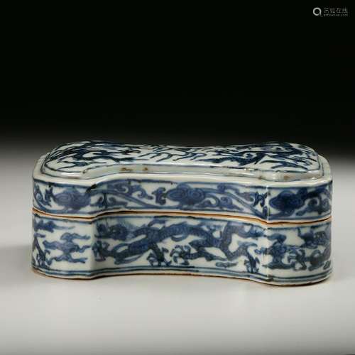 CHINESE BLUE WHITE DRAGON PORCELAIN COVER BOX