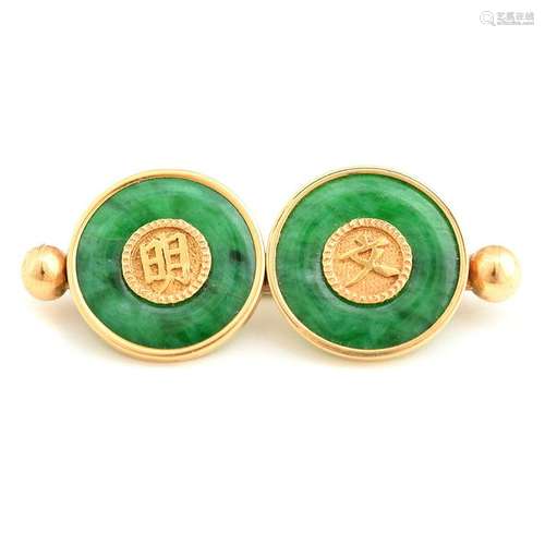 Jade, 20k Yellow Gold Brooch.