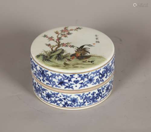 A Chinese Famille-Rose Porcelain Round Box with Cover