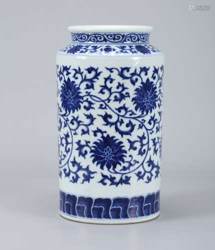 A Chinese Blue and White Porcelain Vase