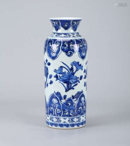 A Chinese Blue and White Porcelain Vase