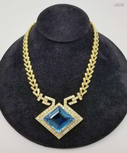 Beautiful 35ct Aquamarine & Diamond Gold Necklace