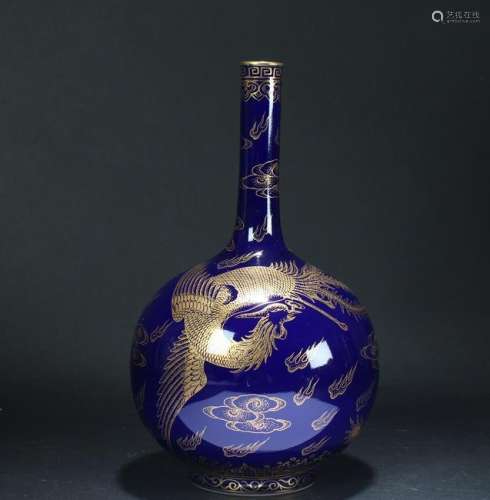 A Chinese Dragon-decorating Blue Porcelain Vase