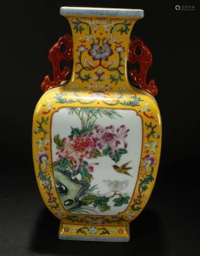 A Chinese Nature-sceen Estate Duo-handled Yellow