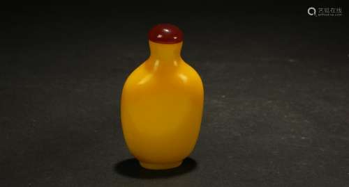 An Estate Chinese Lidded Snuff Bottle Display