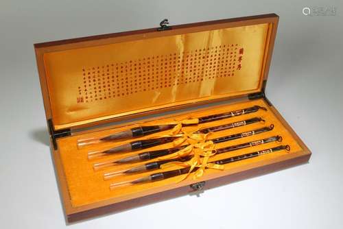 A Chinese Poetry-framing Brush-pen Collection Set