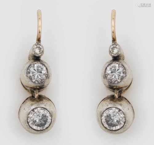 Paar russische DiamantohrringeGelbgold, gest. 56 (583). Schauseitig besetzt mit