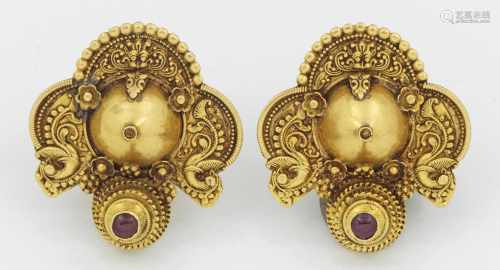 Paar antike indische Hochzeits-Ohrringe mit Turmalinen21,6 ct. Gold. 19. Jh.; Vierpassige Form,