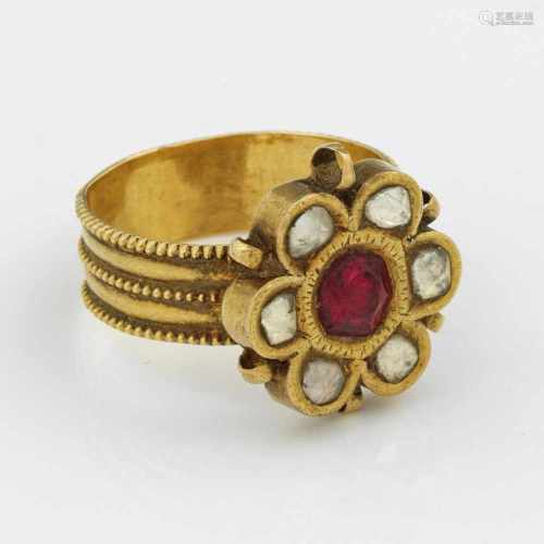 Antiker indischer Hochzeitsring21,6 ct. Gold. Tamil Nadu.; 19. Jh.; Breite, godronierte Ringschiene,