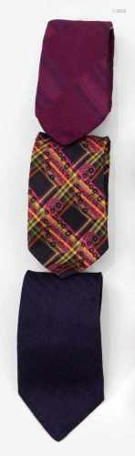Drei Krawatten von ETRO und ValentinoSeide und Seidenmischgewebe. Unterschiedliche geometrische