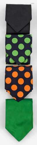 Vier Krawatten von JOOP!Seide. Unifarben, teilw. mit Gittermuster sowie grüne bzw. orange Punkte auf