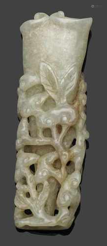 DolchgriffHelle, gewölkte Nephrit-Jade mit karamellfarbenen Einschlüssen. Feine Ajourarbeit mit