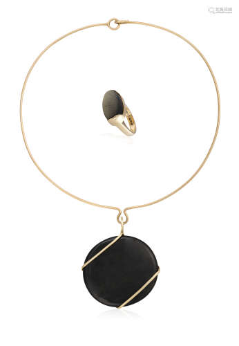A TORQUE NECKLACE AND RING EN SUITE, the gold torque necklace suspending a round-shaped gold