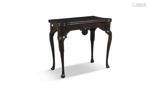 AN IRISH GEORGE III MAHOGANY FOLDTOP CARD TABLE, c.1760, the rectangular top, with projecting