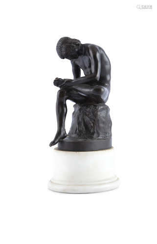 A BRONZE REPRODUCTION AFTER THE ANTIQUE OF 'THE SPINARIO'ON OVAL MARBLE BASE, 20cm high