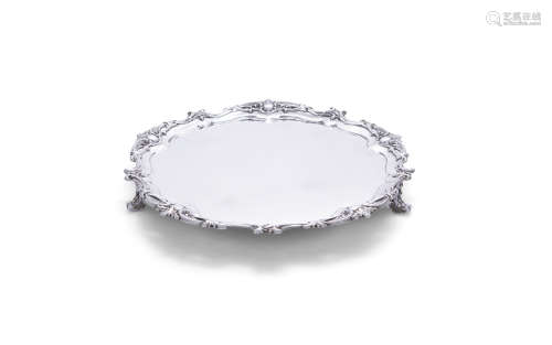 A LARGE EDWARDIAN SILVER SALVER, Sheffield c.1904, mark of Marples & co., of shaped circular form,