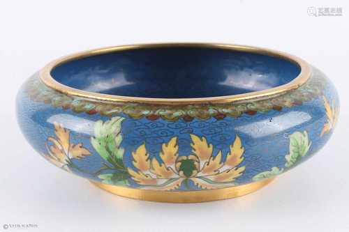 China Cloisonné Schale,blaue Email - Bronze Zierschale mit gelb-grünem Blumenmotiv, China 20.