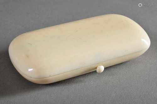 Elfenbein Necessaire mit GG Schere und Fingerhut, 2. Hälfte 19.Jh., 4,5x9cmIvory Necessaire with