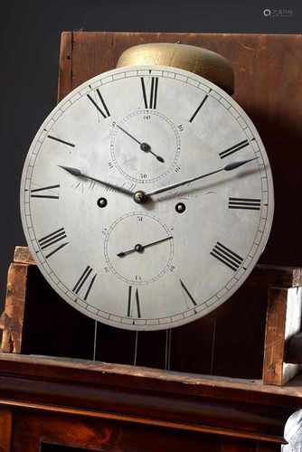 Schottische Regency Standuhr in strengem Mahagoni Gehäuse mit Messingbändern und facettiertem