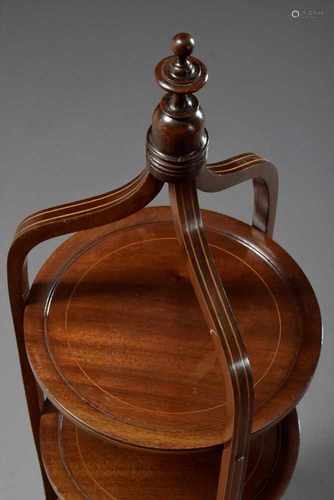 Runder Mahagoni Cake Stand mit Fadenintarsien, 3stöckig, um 1910/20, H. 97cmRound mahogany cake