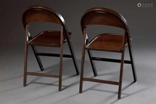 2 Bugholz Klappstühle mit Krokoprägung auf den Sitzen, H. 45/80cm2 bentwood folding chairs with