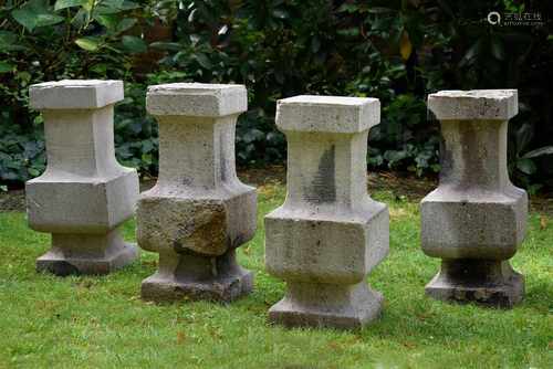 4 eckige Sandstein Baluster, 52x23x23cm4 Sandstone Baluster, 52x23x23cm