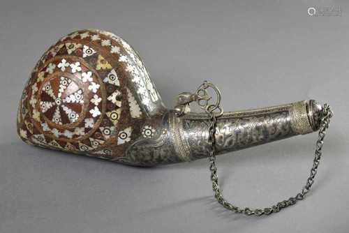 Orientalisches Pulverhorn, Holz mit Perlmutt Intarsien und Niello Silber, H. 22cm, kleine