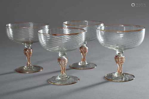 4 Venezianische Champagnerschalen mit gedrehtem Korpus und aufgelegten Kupferglasfäden, H. 10,5cm4