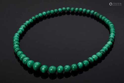 Verlaufende Malachit Kette, 141g, L. 63,5cm, Ø 9,5 - 14,8 mmMalachite chain, 141g, l. 63,5cm, Ø 9,