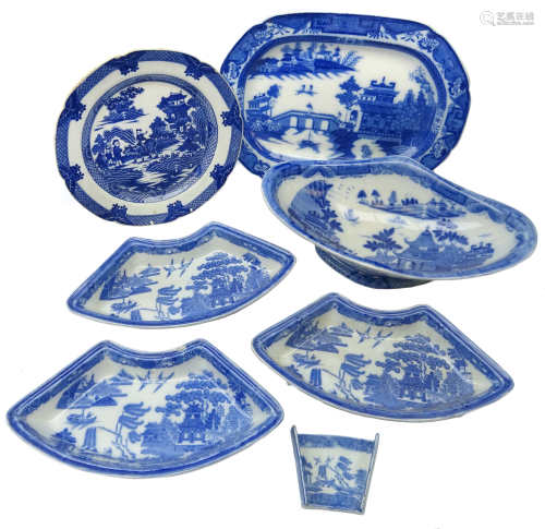 19th century pearl ware blue and white plate decorated in the 'Buffalo' pattern D25cm and other