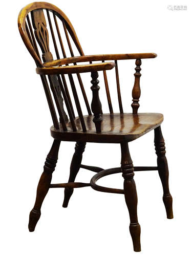 19th century yew and elm low back Windsor armchair, pierced splat and stick back,