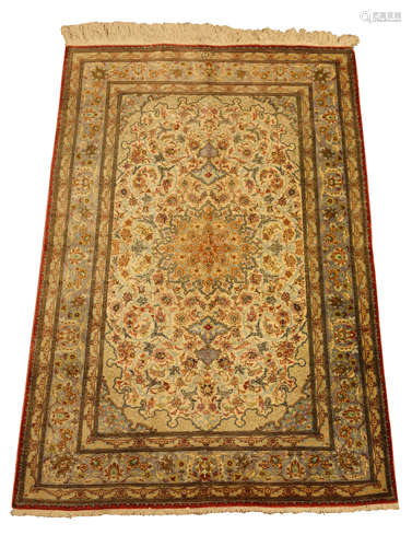 Quoom silk rug,