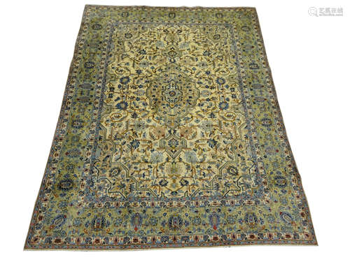 Persian Kashan rug carpet, ivory ground with central medallion,