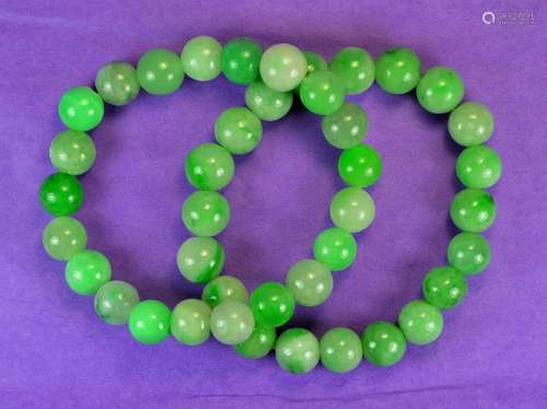 CHINESE TOP GREEN JADE BEAD BRACELETS (PAIR)