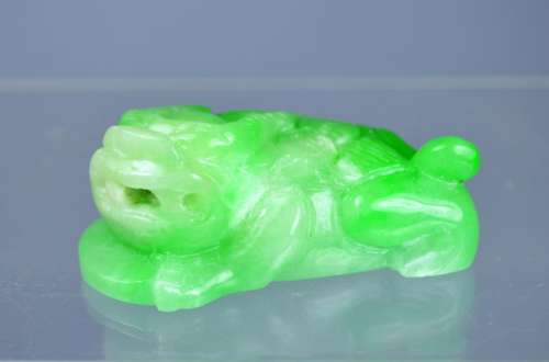 CHINESE GRADE A CARVED JADE LINGZHI TOAD PENDANT