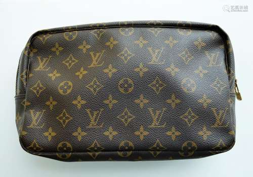 LOUIS VUITTON MONOGRAM TROUSSE TOILETRY SAC UNISEX