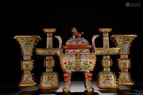 QIANLONG MARK FAMILLE ROSE 'GONG' 5-PIECE