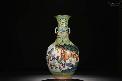 QIANLONG MARK FAMILLE ROSE GREEN VASE