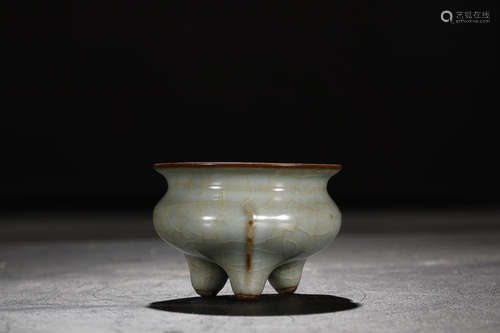 LONGQUAN KILN TRIPOD CENSER