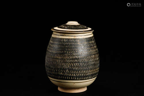 A Chinese Cizhou-Type Porcelain Vase with Cover