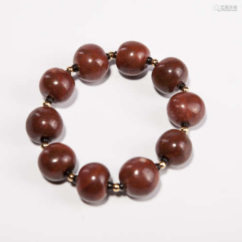A Chinese Carved Agate Bracelet