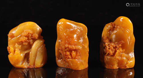 A Set of Three Chinese Carved Tianhuang Seals