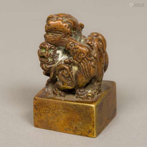 A Chinese bronze seal Formed as two dogs-of-fo. 6 cm high.